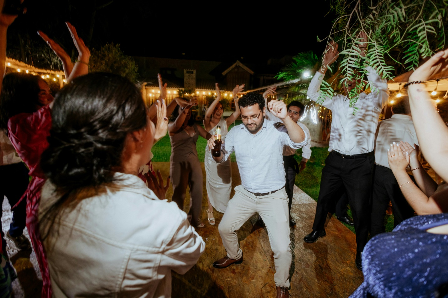 People dancing at a wedding1