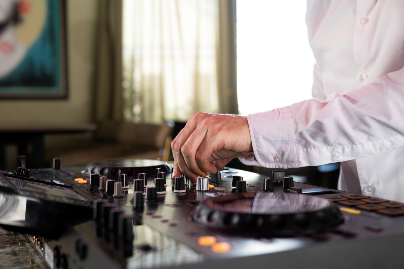 working-DJ